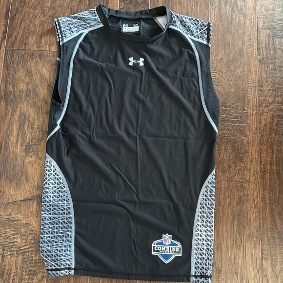 ☘️4 Compression/Fitted Workout Tops - Picture 2 of 10